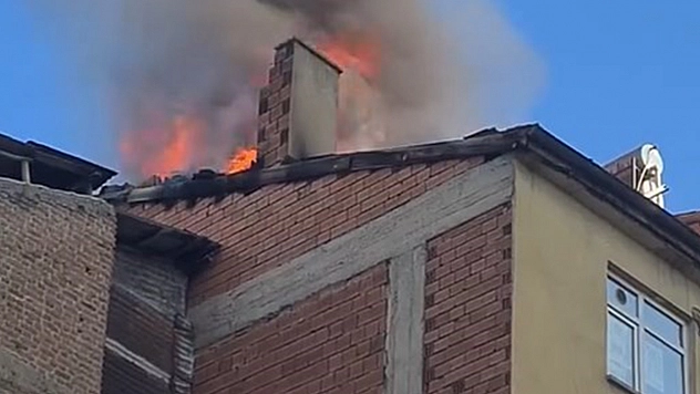Elazığ'da çatı yangını