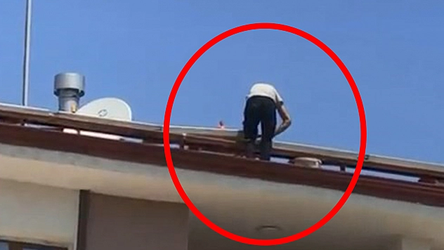 Elazığ'da çatıda ölümüne mesai: Yürekler ağza geldi