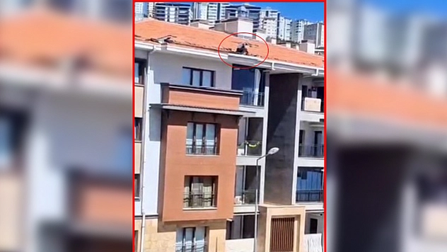 Elazığ'da çatıda tehlikeli çalışma