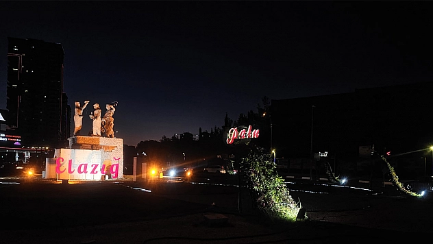 Elazığ'da Çaydaçıra Kavşağı Gece Görüntüsüyle Büyüledi