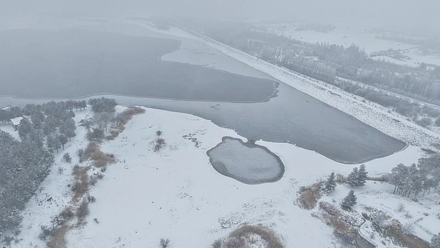 Elazığ'da Cip Baraj Gölü'nün bazı kısımları buz tuttu