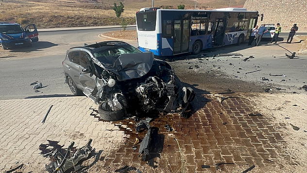Elazığ'da Cip ile Yolcu Otobüsü Çarpıştı