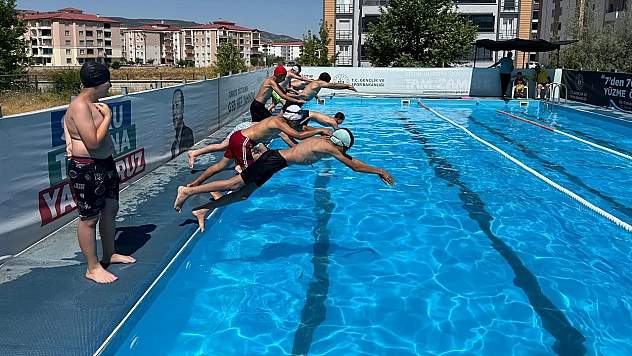 Elazığ'da çocuklar hem öğreniyor hem eğleniyor