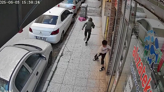 Elazığ'da çocukların tehlikeli oyunu kameraya yansıdı