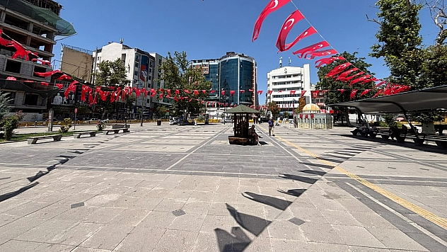 Elazığ'da çöl sıcakları hayatı durdurdu: Termometreler 38 dereceyi gösterdi