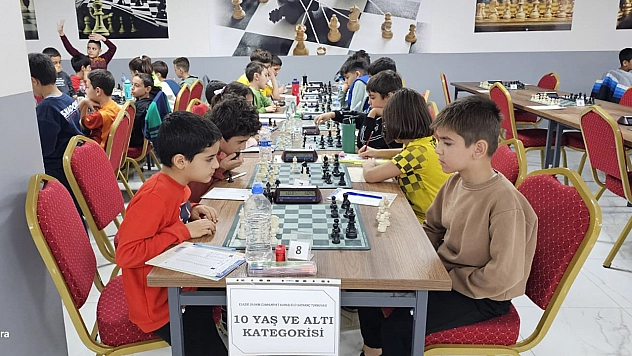 Elazığ'da Cumhuriyet Kupası satranç Turnuvası tamamlandı