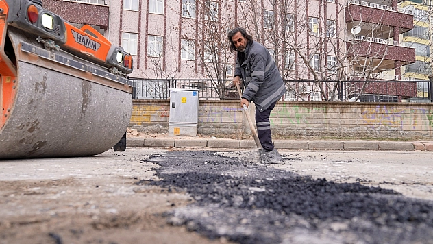 Elazığ'da daha güvenli ulaşım için asfalt yama çalışmaları sürüyor