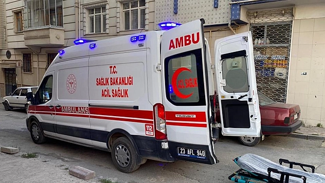 Elazığ'da dehşet: Kadın kendi boğazını kesti