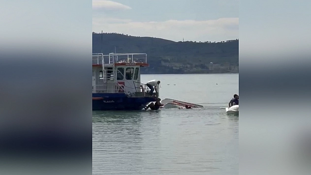 Elazığ'da deniz bisikleti devrildi: 2 kişi kurtarıldı