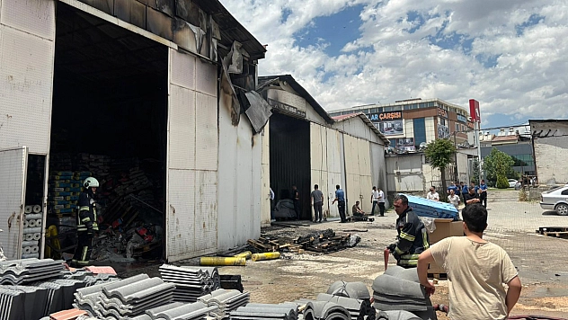 Elazığ'da depo yangını: Milyonluk hasar oluştu
