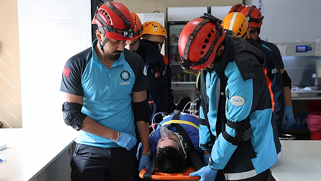 Elazığ'da deprem ve yangın tatbikatı gerçeği aratmadı