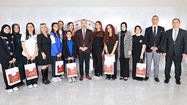 Elazığ'da dereceye giren öğrenciler ödüllendirildi