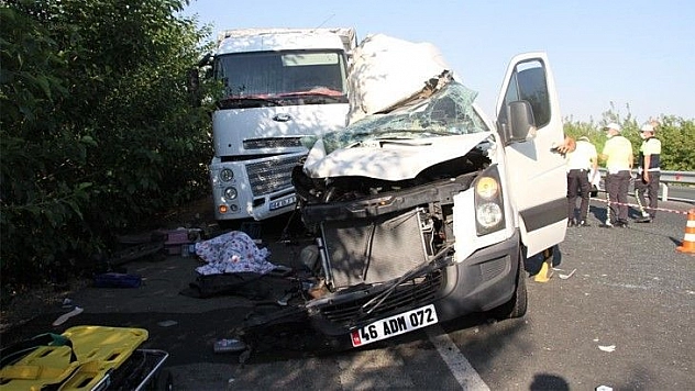 Elazığ'da düğün yolunda feci kaza: 3 ölü, 10 yaralı
