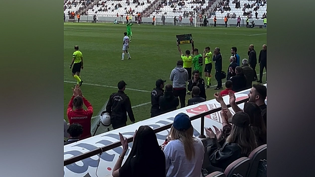 Elazığ'da duygulandıran anlar: Rakip kaleciye alkış desteği