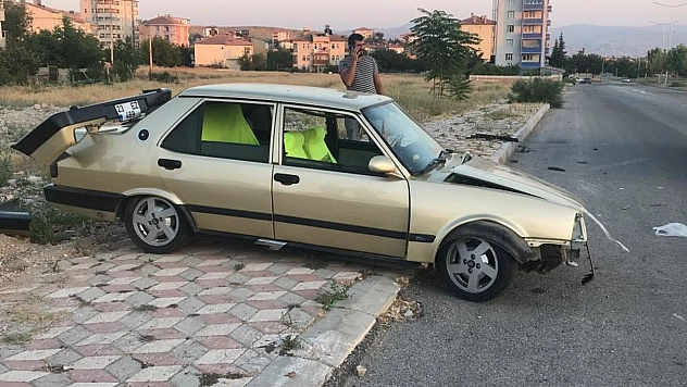 Elazığ'da ehliyetsiz sürücü kaza yaptı: 3 yaralı