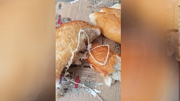Elazığ'da ekmeğin içinden ip çıktı