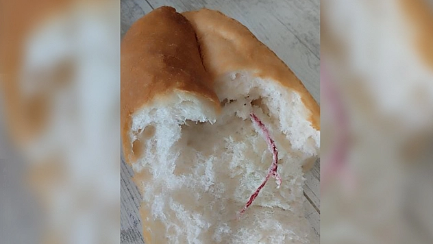 Elazığ'da ekmeğin içinden çıkan şey şaşırttı