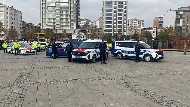 Elazığ'da Emniyet ve Jandarma Teşkilatına 84 Yeni Araç Teslim Edildi