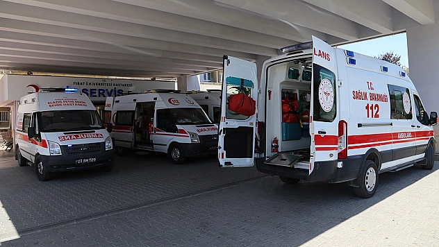 Elazığ'da facia: İskele çöktü 2 kişi yaralandı