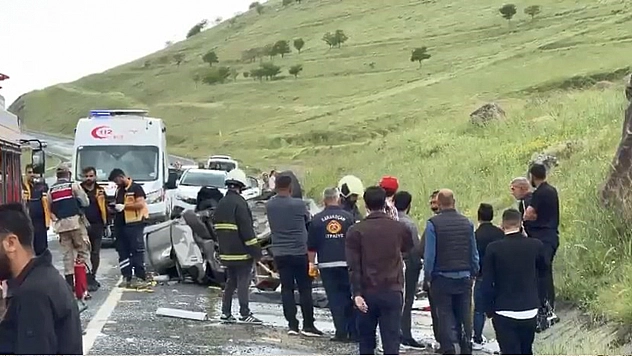 Elazığ'da feci kaza: 1 ölü, 3 yaralı