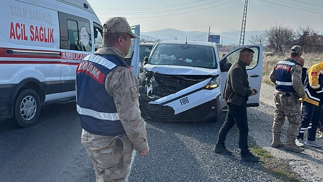 Elazığ'da feci kaza: 3 yaralı