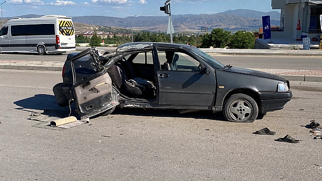 Elazığ'da feci kaza: 3 yaralı