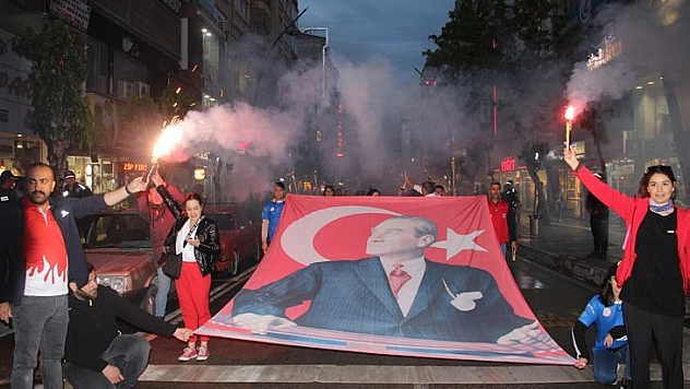 Elazığ'da Fener Alayı Yürüyüşü Düzenlendi