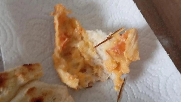 Elazığ'da fırından alınan ekmeğin içinden şaşırtan yabancı cisim