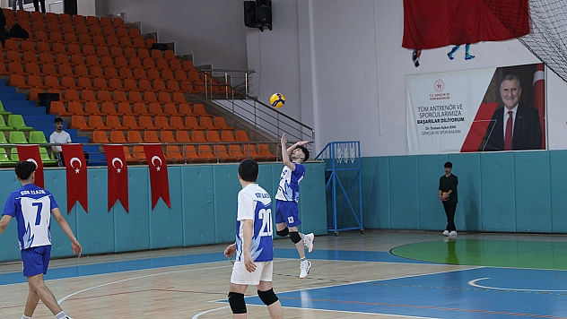 Elazığ'da Genç Erkekler Voleybol Grup Birinciliği heyecanı başladı