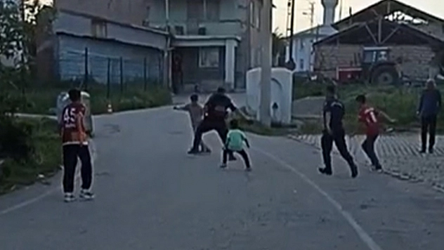 Elazığ'da gönülleri ısıtan maç: Jandarma ve çocuklar aynı sahada buluştu
