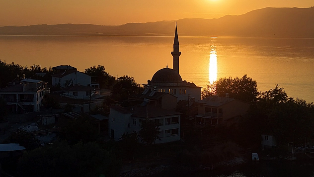 Elazığ'da gün batımında büyüleyici görüntüler oluştu