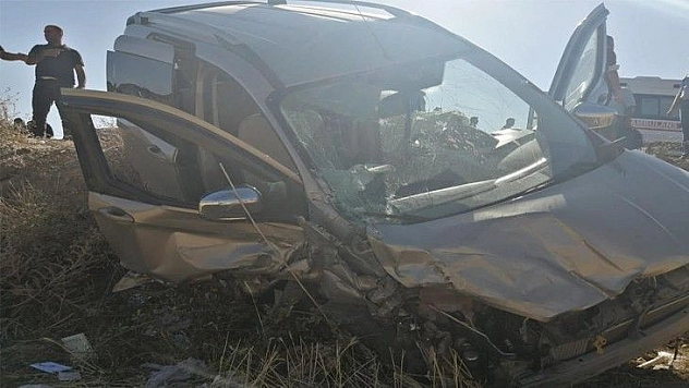 Elazığ'da hafif ticari araçlar çarpıştı: 7 yaralı
