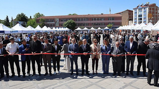 Elazığ'da 'Hayat Boyu Öğrenme Şenliği' yoğun katılımla başladı