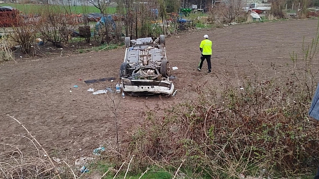 Elazığ'da iki araç çarpıştı, biri bahçeye uçtu: 6 yaralı