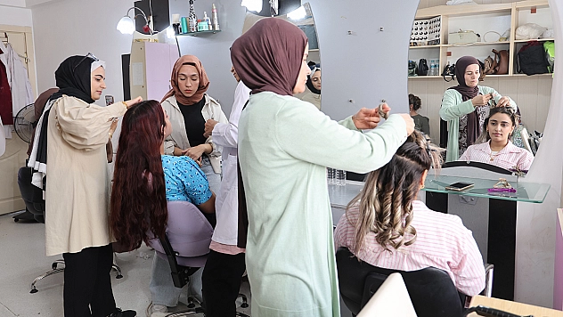 Elazığ'da iki kardeşin kuaförlük tutkusu ve büyük hayali