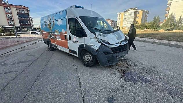 Elazığ'da iki minibüs çarpıştı: 4 yaralı