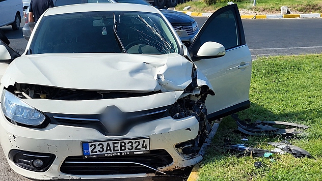 Elazığ'da iki otomobil çarpıştı: 1 yaralı