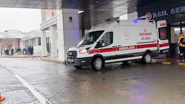 Elazığ'da inşaat iskelesi çöktü: 4 işçi yaralandı