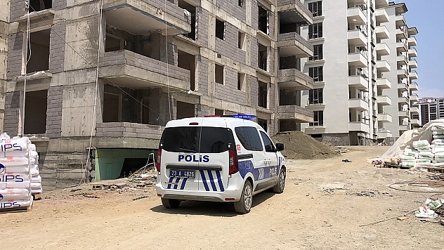 Elazığ'da İnşaatın 4'üncü katından düşen işçi öldü