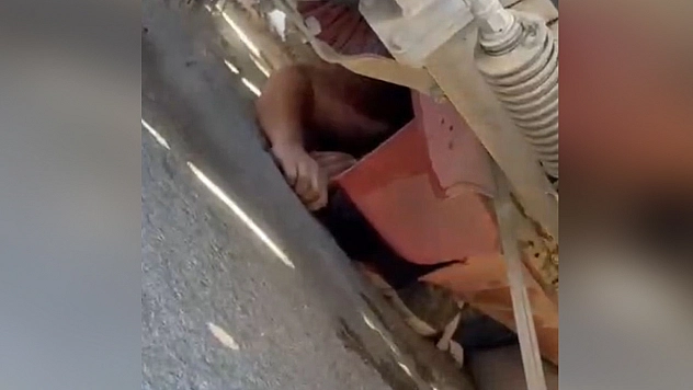 Elazığ'da insanlık ölmemiş dedirten davranış: Motosiklet sürücüsü için seferber oldular!