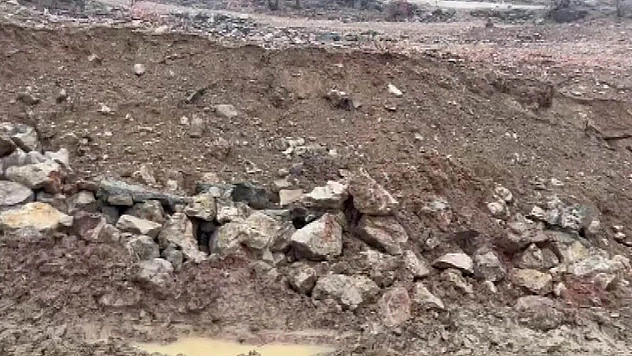 Elazığ'da istinat duvarı çöktü