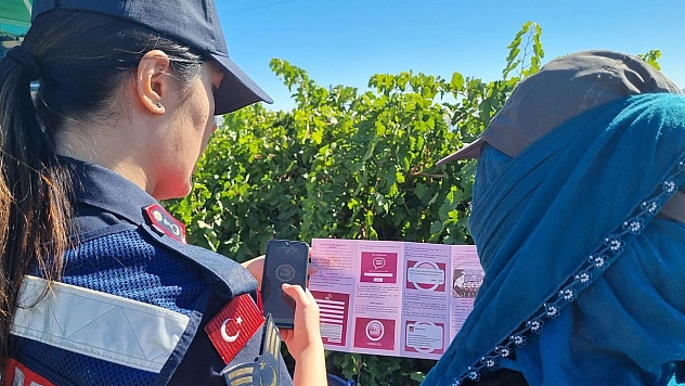 Elazığ'da Jandarma Ekipleri KADES Uygulamasını Tanıttı