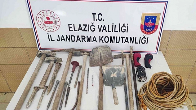 Elazığ'da kaçak kazı yapan 3 şüpheli suçüstü yakalandı