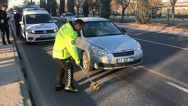 Elazığ'da Kadın Yayaya Otomobil Çarptı