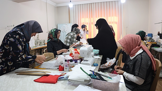 Elazığ'da kadınlardan giyim ve üretim teknolojisi kursuna yoğun ilgi