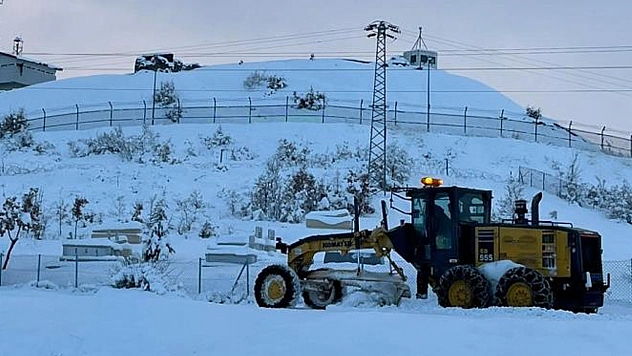 Elazığ'da kapalı 19 köy yolunda çalışmalar sürüyor