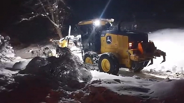 Elazığ'da kapalı olan 94 köy yolu için çalışmalar devam ediyor
