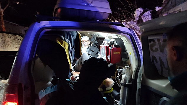 Elazığ'da kar engeli aşıldı, KOAH hastası kurtarıldı