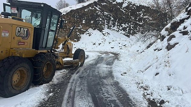 Elazığ'da kar yağışı: 103 köy yolu ulaşıma kapandı