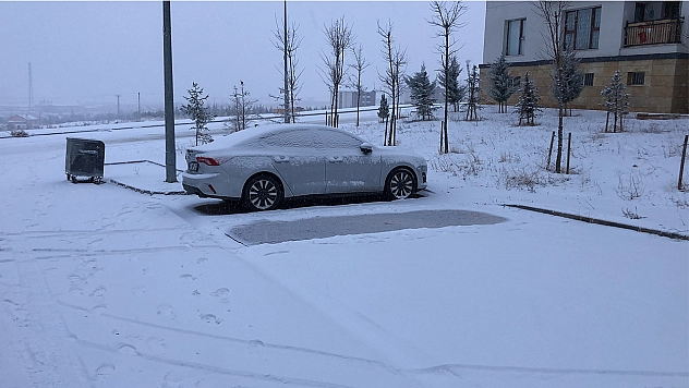 Elazığ'da kar yağışı etkili oldu, kent beyaza büründü